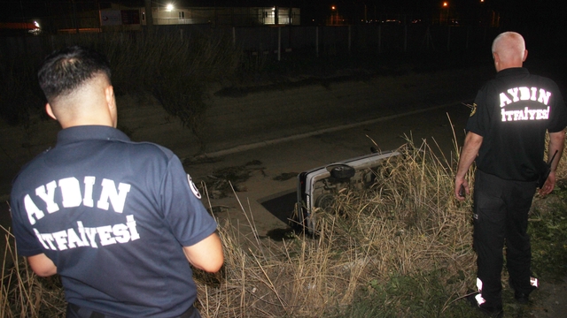Aydın'da otomobil sulama kanalına uçtu: 2 yaralı
Yan yatan otomobilin içinden bira kutuları çıktı