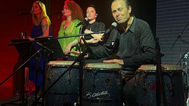 Sanatçı Ayhan Sicimoğlu ve Latin All Stars, Bursa'da konser verdi