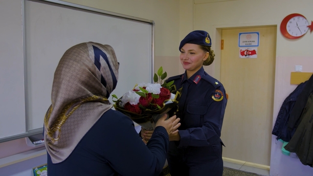 Minik Sırma büyüdü teğmen oldu: Bayburt jandarmadan duygulandıran 'Öğretmenler Günü' mesajı