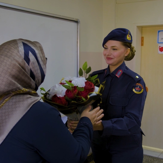 Minik Sırma büyüdü teğmen oldu: Bayburt jandarmadan duygulandıran 'Öğretmen...
