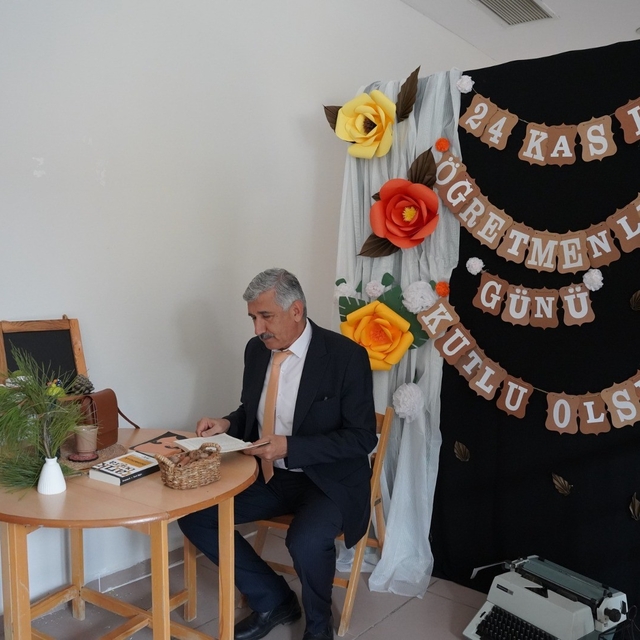 Başkan Hallaç'tan Öğretmenler Günü mesajı