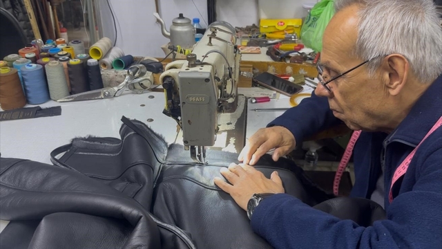 Yıpranmış deri montlara hayat veriyor