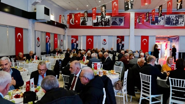 Kırklareli Belediye Başkanı Bulut, emekli öğretmenlerle bir araya geldi