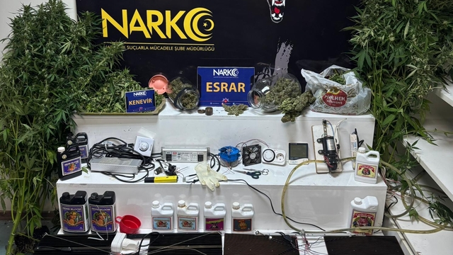 Adana'da uyuşturucu operasyonunda yakalanan 12 zanlı tutuklandı