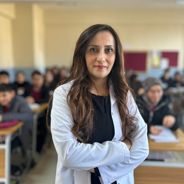 Koreceyi kendi çabasıyla öğrenen Vanlı öğretmen öğrencilerine ilham oluyor...