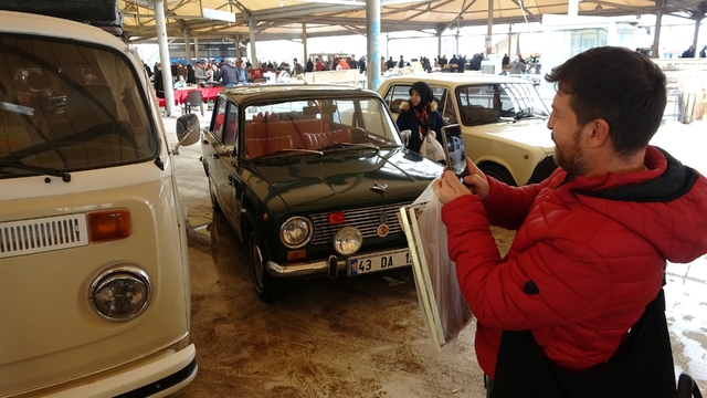 Kütahya 'Antika Pazarı'nda Klasik Araba Sergisi'ne yoğun ilgi