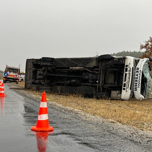 Konya'da okul servisi devrildi; 28'i öğrenci 29 yaralı