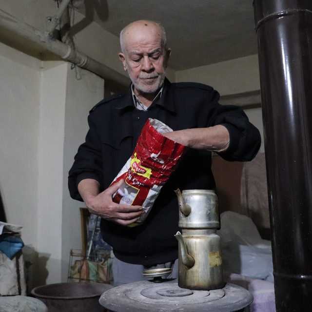 Bodrum katında 15 yıldır hayata tutunmaya çalışıyor
Ailesinden uzak ve çeşi...