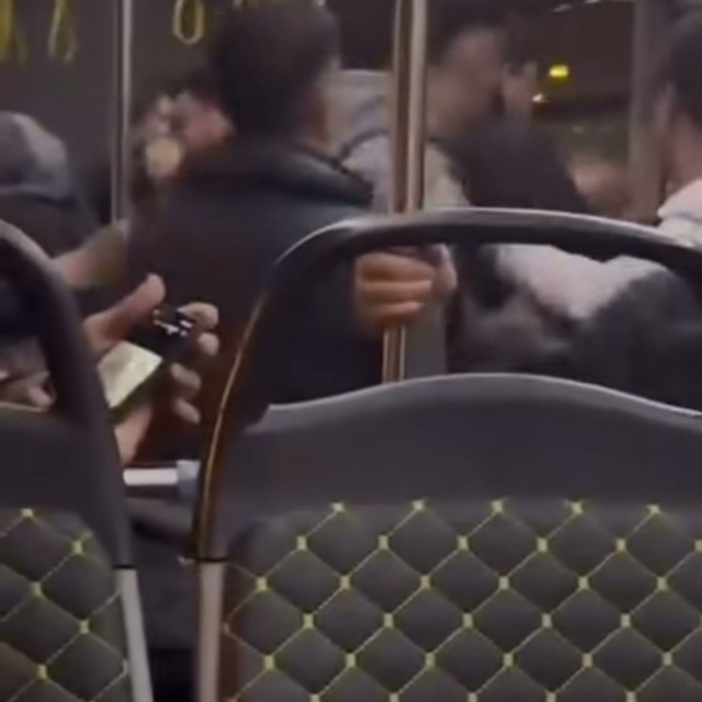 Bursa'da otobüste yumruk yumruğa kavga kamerada