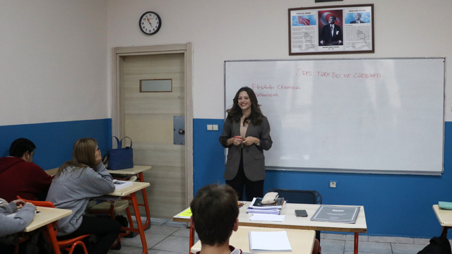 Mezun olduğu liseye öğretmen oldu