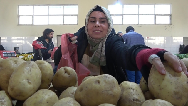 Çocuk gelişimci pazarcı: Amasya pazarının tek kadın esnafı