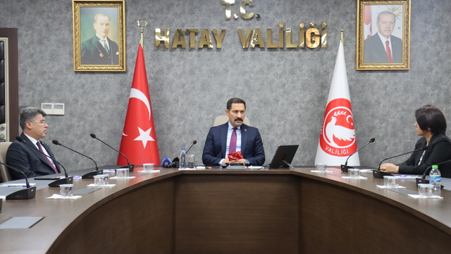 Hatay Valisi Masatlı deprem yaralarının sarılmasına katkı sunan öğretmenleri ağırladı