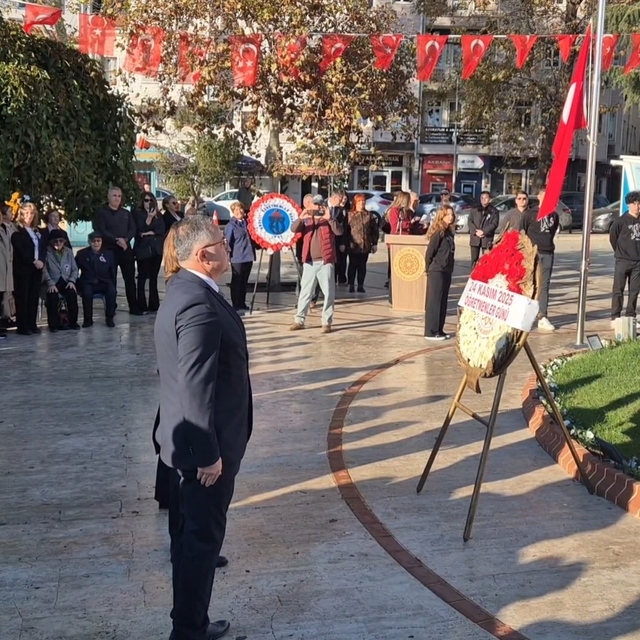Tekirdağ'da Öğretmenler Günü için çelenk sunma töreni düzenlendi