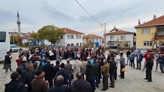 Hisarcık'ta 36 kişilik umre kafilesi kutsal topraklara uğurlandı