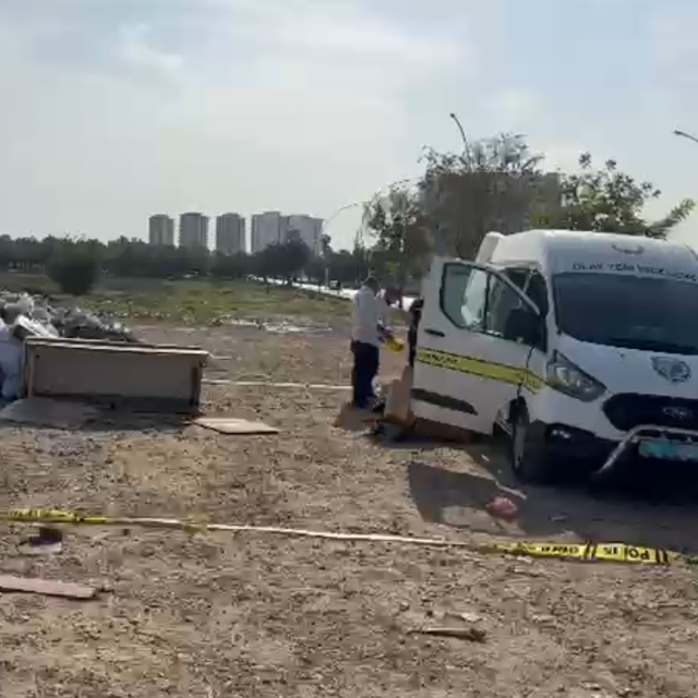 Mersin'de çekyat içerisinde bıçaklanmış erkek cesedi bulundu