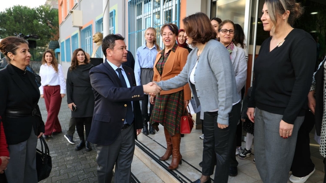 Başkan Erkan Aydın'dan Öğretmenler Günü'nde anlamlı ziyaretler