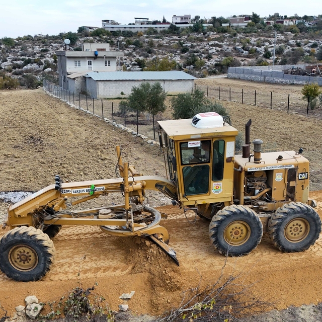 Tarsus'ta iki mahallede yol çalışmaları tamamlandı