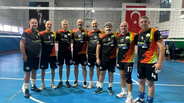 Osmangazi'nin veteran voleybolcuları zirveye çıktı