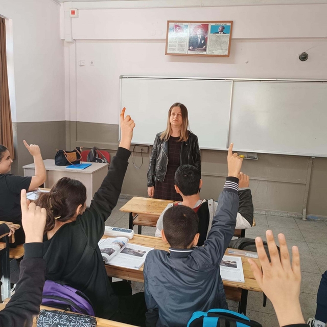 Görme engelli öğretmen çift, öğrencilerin hayatına dokunuyor