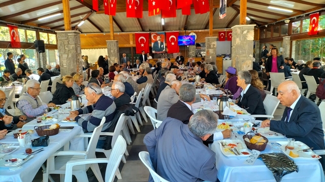 Dalaman'da emekli öğretmenler kahvaltıda buluştu