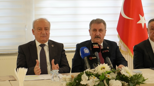 BBP Genel Başkanı Destici, Balıkesir'de gazetecilere açıklamalarda bulundu: