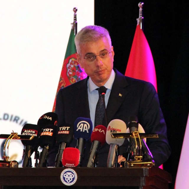 Bakan Göktaş: Aileyi, geleceğe güvenle bakan bir toplumun temeli haline get...