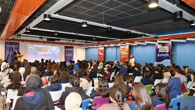 Erciyes Üniversitesi Rektörü Altun, öğrencilerle bir araya geldi