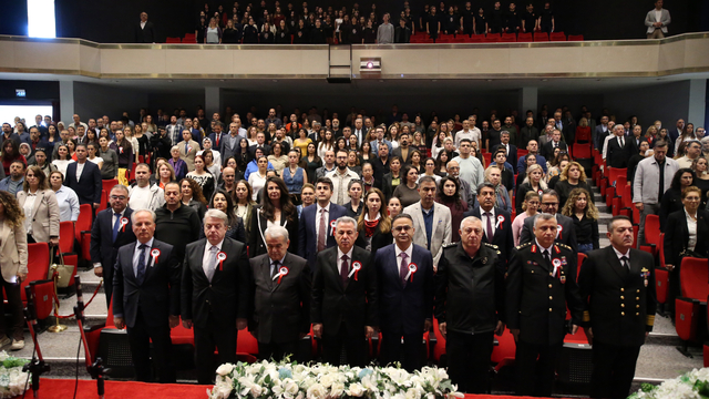 İzmir'de 24 Kasım Öğretmenler Günü törenle kutlandı