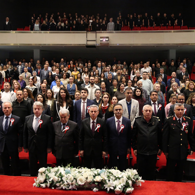 İzmir'de 24 Kasım Öğretmenler Günü törenle kutlandı