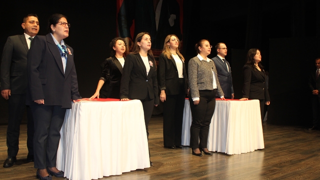 Aydın'da göreve yeni başlayan 8 öğretmen yemin etti