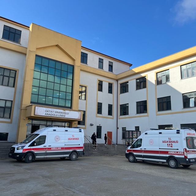 Okula getirilen yemekten 5 öğrenci zehirlendi