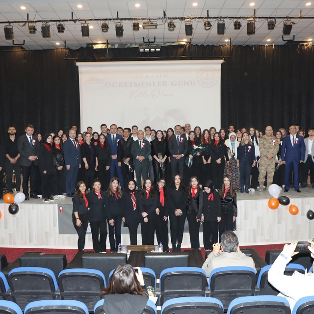 Elazığ'da Öğretmenler Günü kutlandı