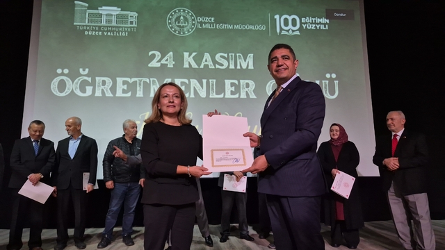 Emekli olan öğretmenler üstün hizmet belgesi