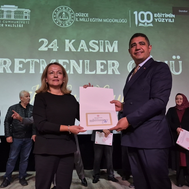 Emekli olan öğretmenler üstün hizmet belgesi