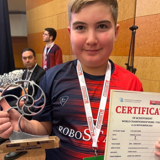 Kahramanmaraşlı öğrenci İtalya'da düzenlenen yarışmadan şampiyonlukla döndü