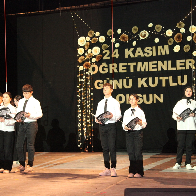 Ahlat'ta 24 Kasım Öğretmenler Günü kutlandı