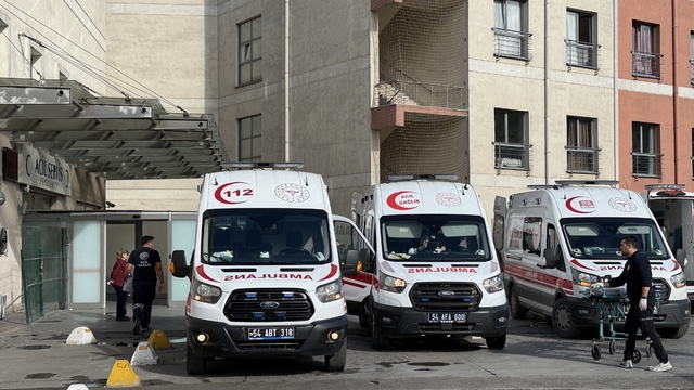 Sakarya'da kız öğrenci yurdunda zehirlenme şüphesi: Sayı 23'e yükseldi
İki öğrencinin tedavisi sürüyor