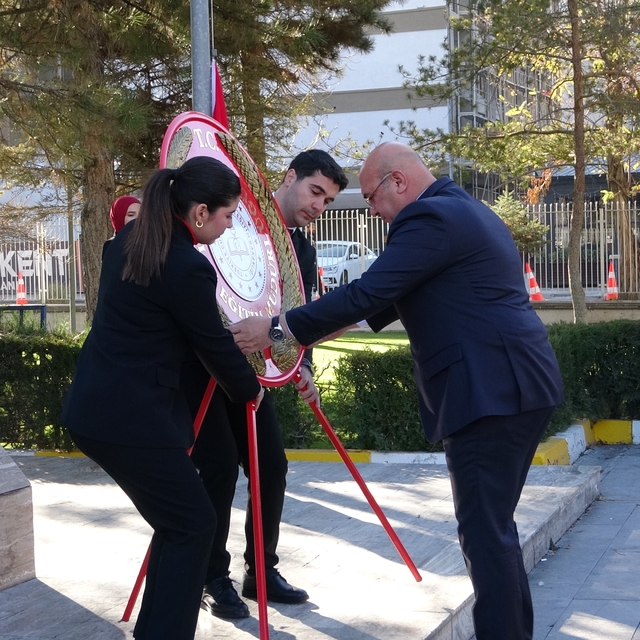 Van'da "24 Kasım Öğretmenler Günü" kutlandı