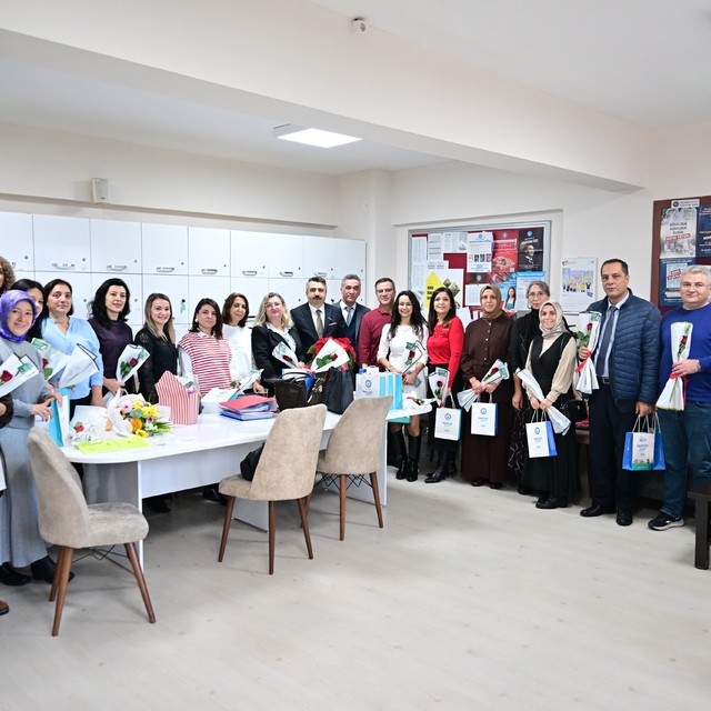 Başkan Yılmaz: "Öğretmenler, bizim kahramanlarımızdır"