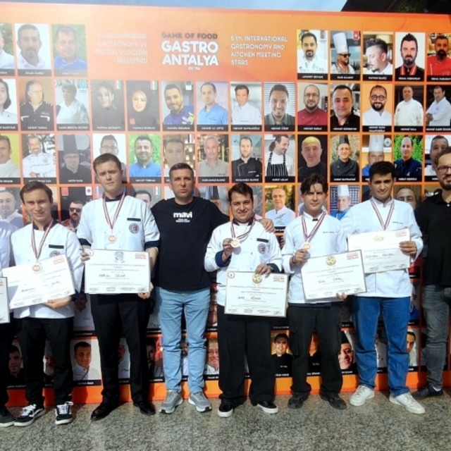 ÇOMÜ gastronomi öğrencileri GastroAntalya 2025'te altın madalya kazandı