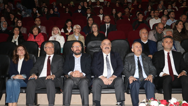 Trabzon Üniversitesi'nde 24 Kasım Öğretmenler Günü programı düzenlendi