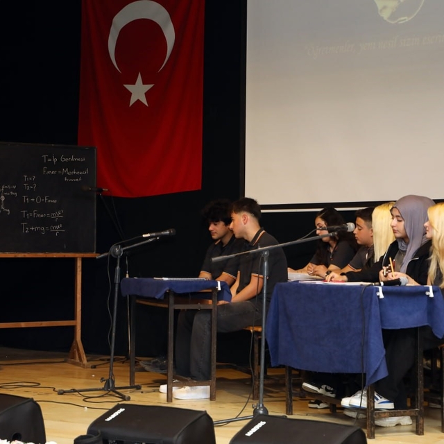 Öğretmenler gününde öğrencilerin sergilediği performanslar göz doldurdu