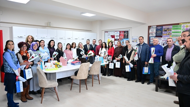 Başkan Yılmaz: "Öğretmenler, bizim kahramanlarımızdır"