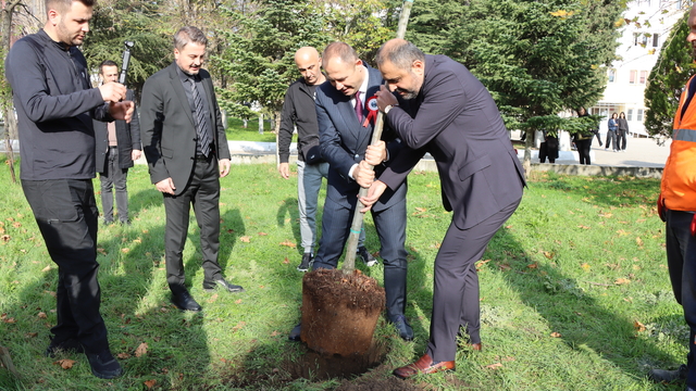 Kırklareli'nde Öğretmenler Günü kutlamaları kapsamında 1636 öğretmen adına fidan dikildi