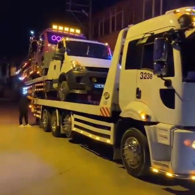 Oto kurtarıcıların üst üste dizilmesine 8 bin lira ceza