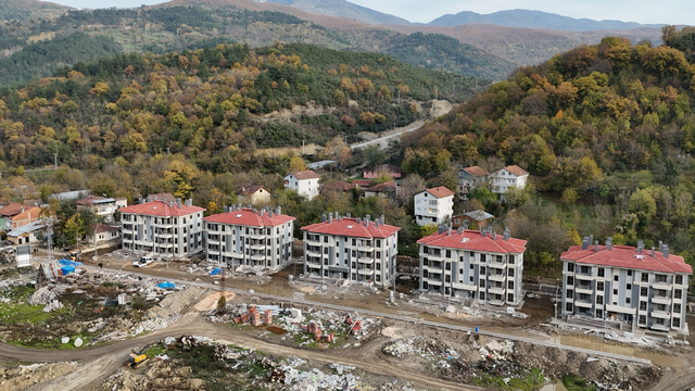 Karabük'te afet konutlarının inşaatı sürüyor