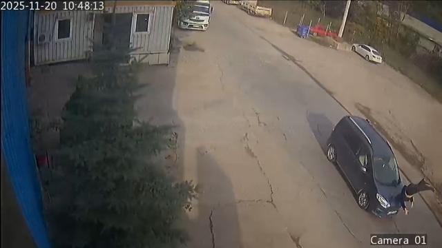 Hafif ticari aracın yayaya çarptığı kaza kamerada