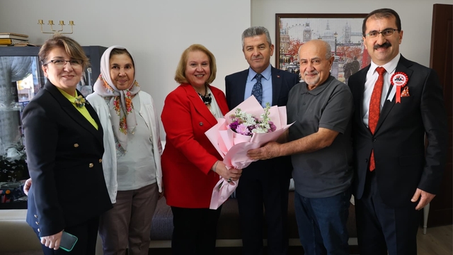 Artvin Valisi Ergün'den 24 Kasım Öğretmenler Günü ziyareti