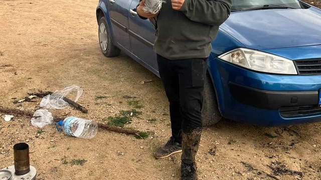 Mahsur kalan mavi balıkçıl kuşunu doğa gezisine çıkan gençler kurtardı