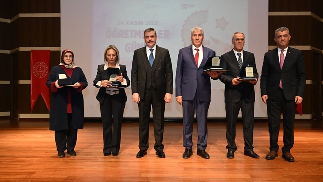 Erzurum'da 24 Kasım Öğretmenler Günü kutlaması